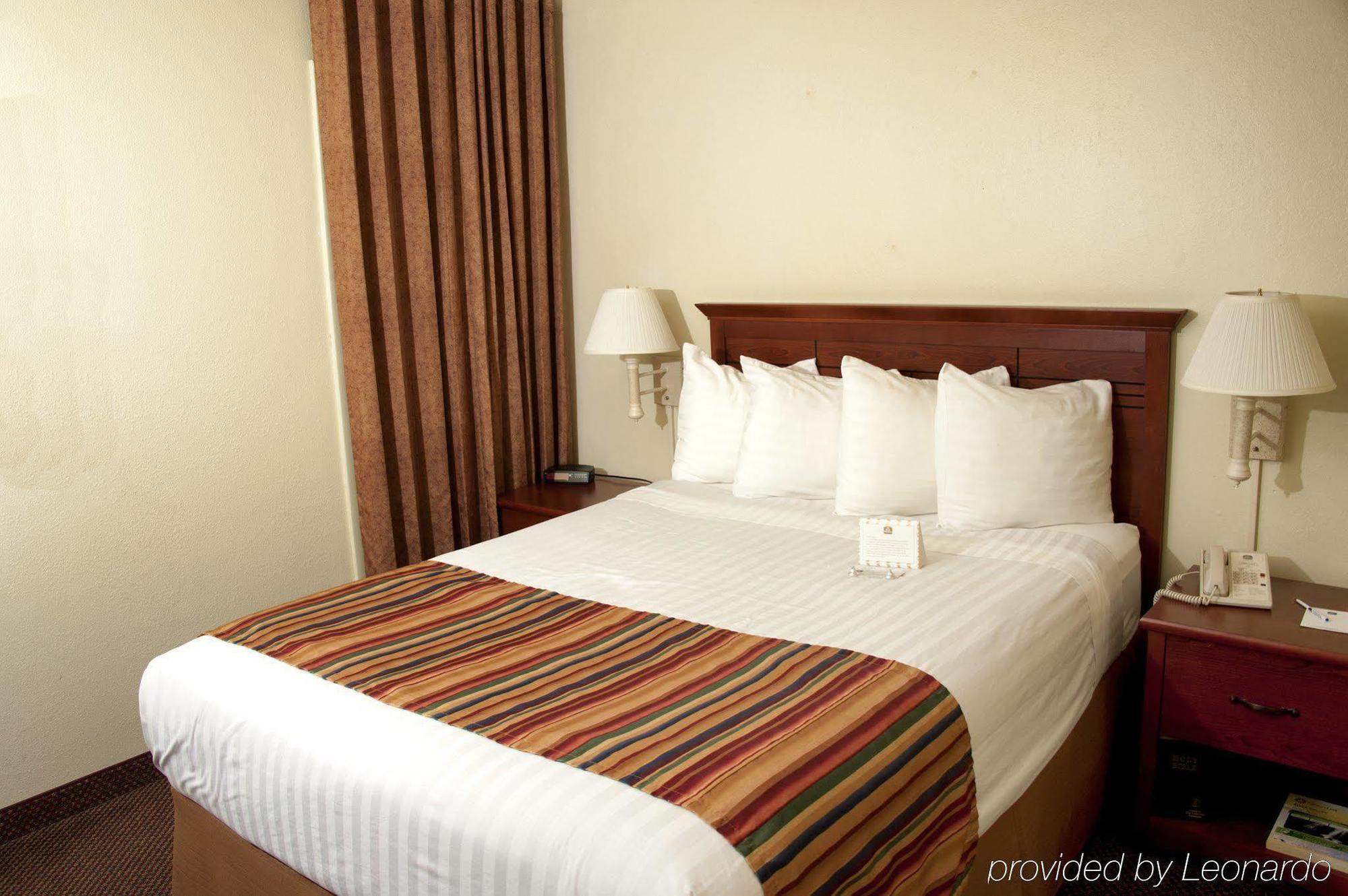 Best Western Sherwood Inn Clarksville Room photo